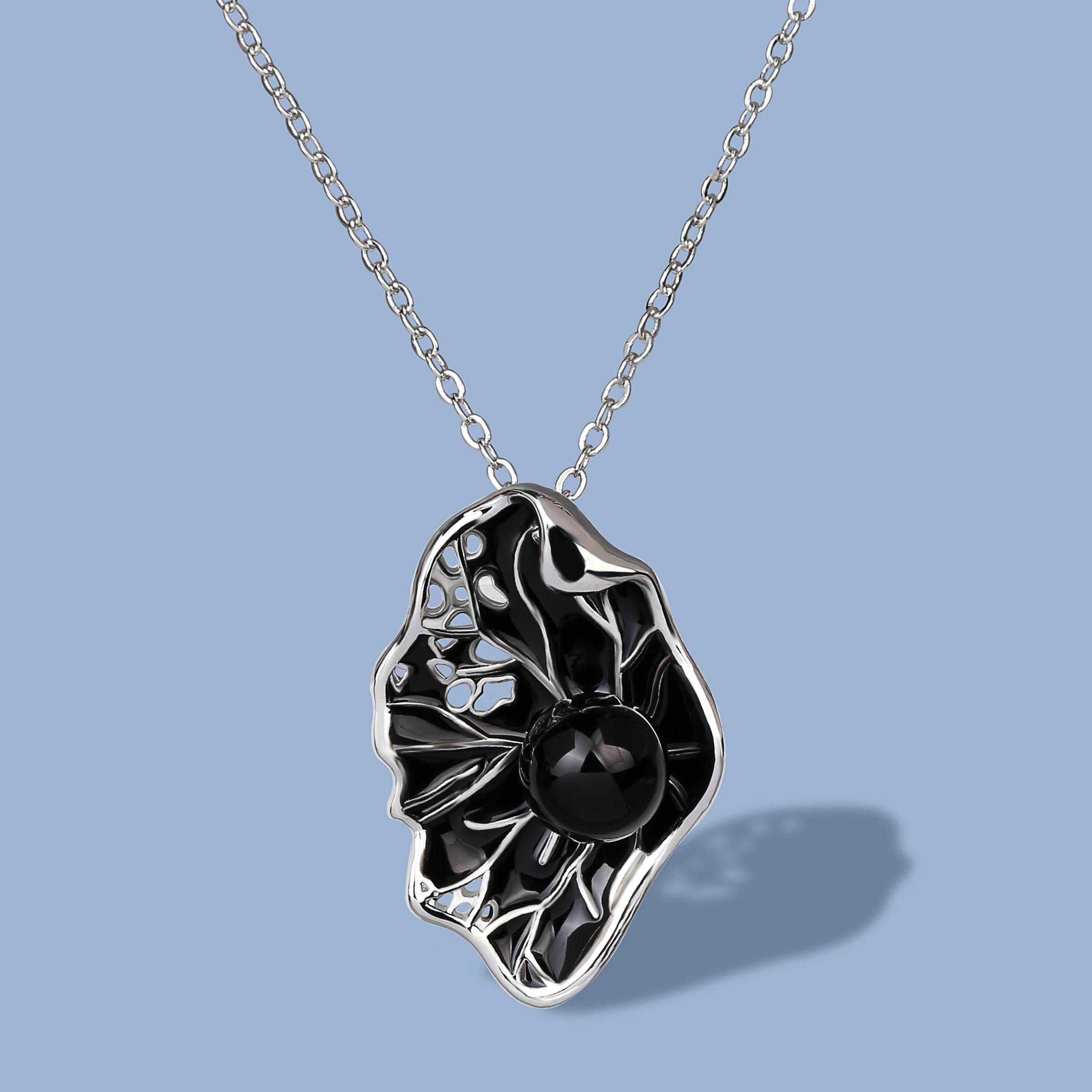 

925 Silver Necklace for Women Creative Black Pearl Pendant Hollow Shell Shape Pendant Clavicle Chain Handmade Enamel Jewelry