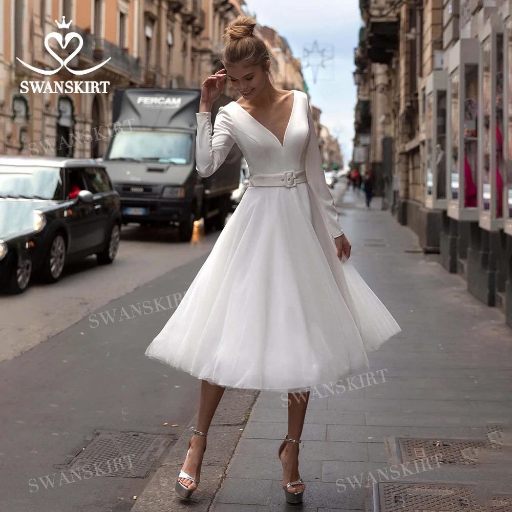 Женское свадебное платье It's yiiya Белое Короткое атласное А-силуэта с V-образным