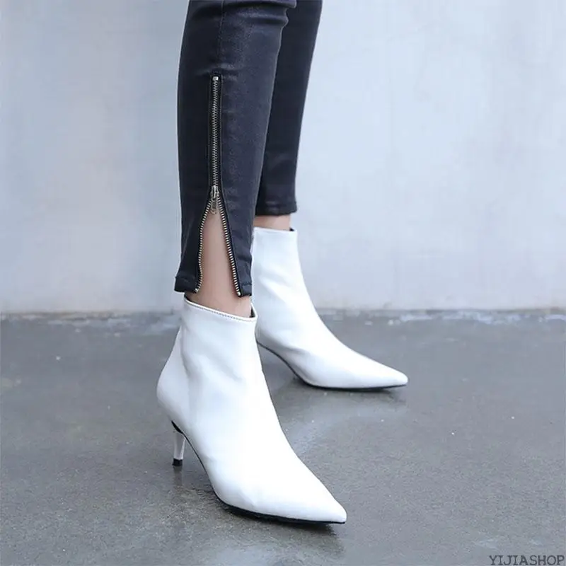 Новые осенне зимние новые ботинки мартинсы на тонком высоком каблуке с острым