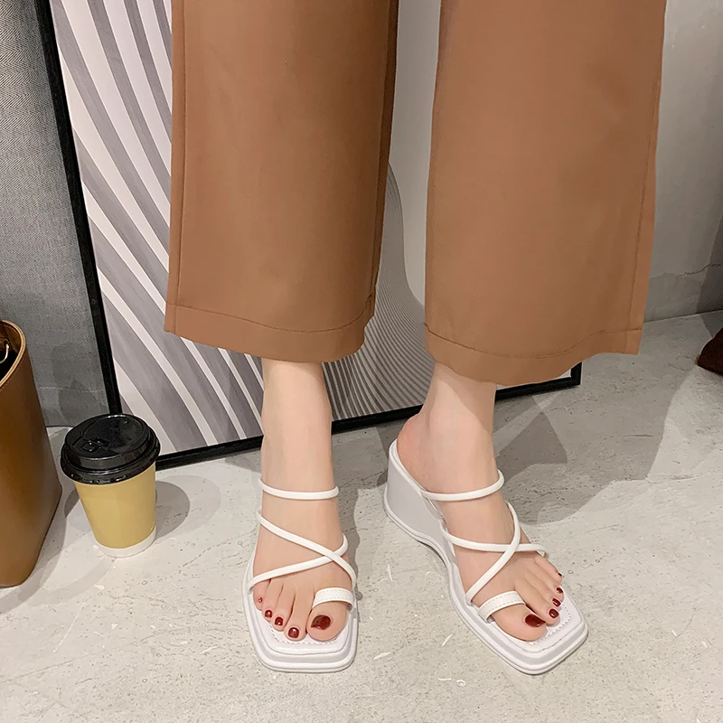 

Rubber Flip Flops Shoes Woman 2021 Slippers Casual Square Toe Med Pantofle On A Wedge Cross-Tied Hawaiian Luxury New Summer Basi