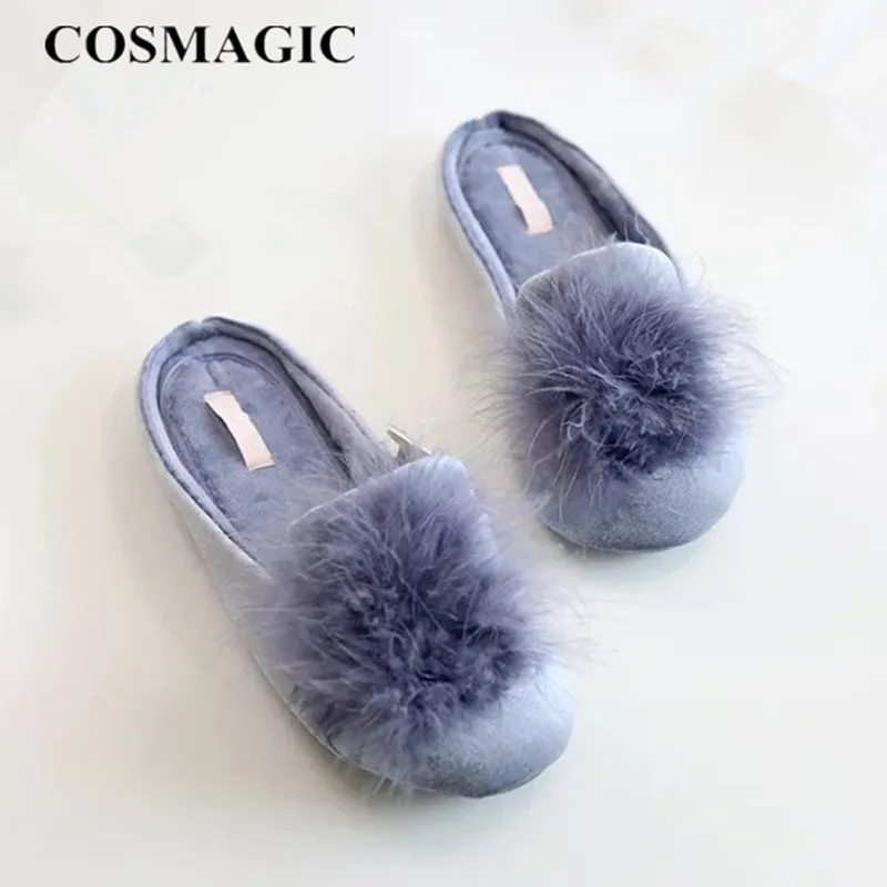 Женские шлепанцы с меховыми помпонами comagic легкие домашние тапочки закрытым