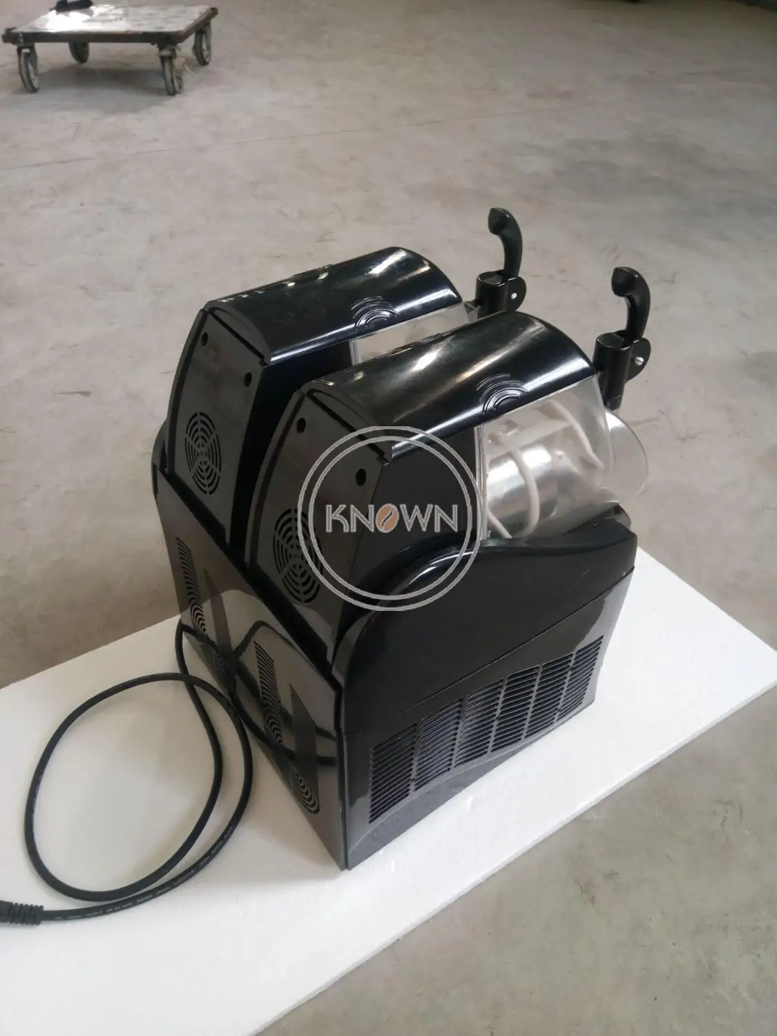 Лидер продаж коммерческая летняя популярная машина для плавления снега два