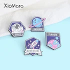 В виде космонавта астронавт эмали штырь космические приключения металлические броши с изображением Джинсовые куртки значок кнопки подарок для космического пространства Lover Geek