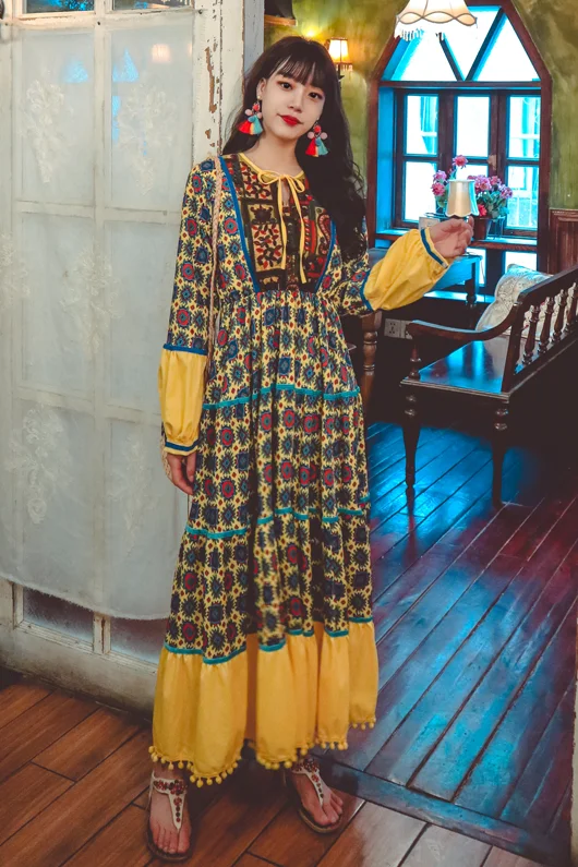 

Women's Retro O-Neck Long Sleeve Embroidery Oversized Long Dress Robe with Floral Pattern 2021 Spring Loose Maxi Dresses Ladies