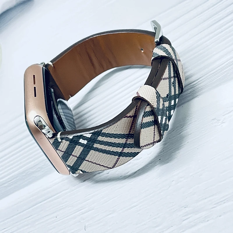 

Fashion printed leather watch strap. Compatible with Apple Watch 38/40mm and 42/44mm. Suitable for Apple Watch series se.6.5.4.3
