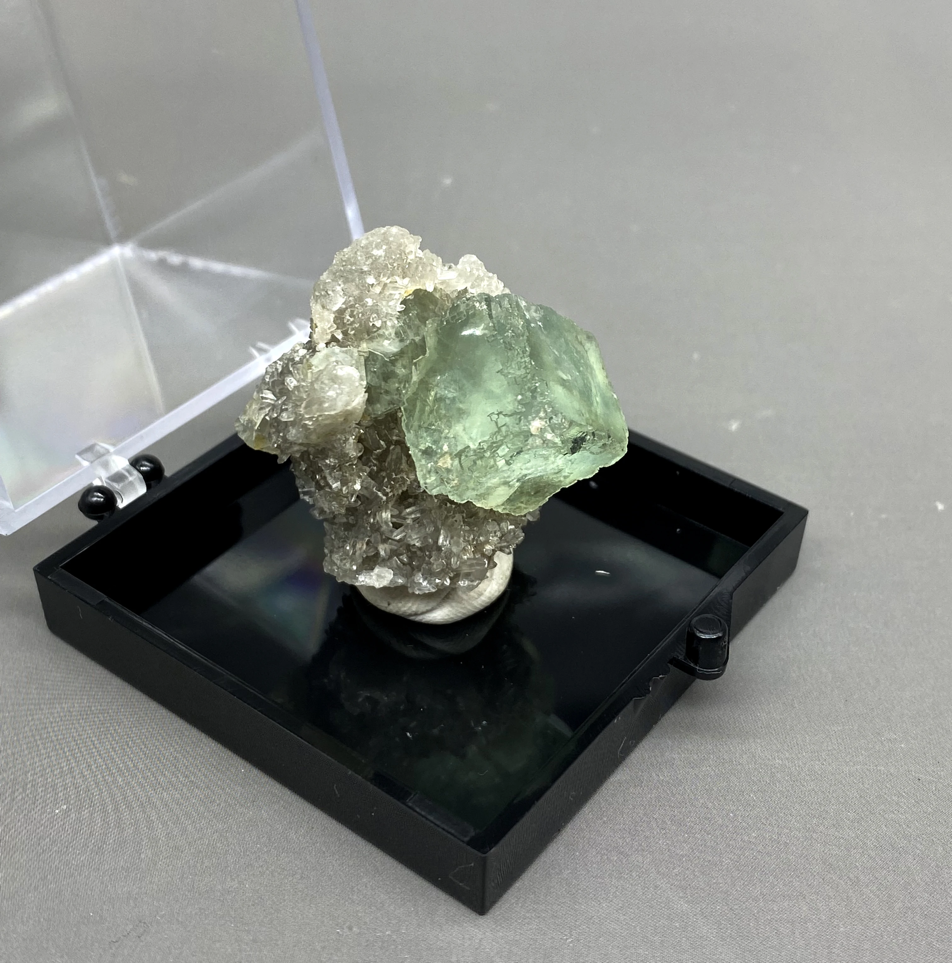 

100% Natural green fluorite mineral specimen stones and crystals healing crystals quartz box size 5.2 cm