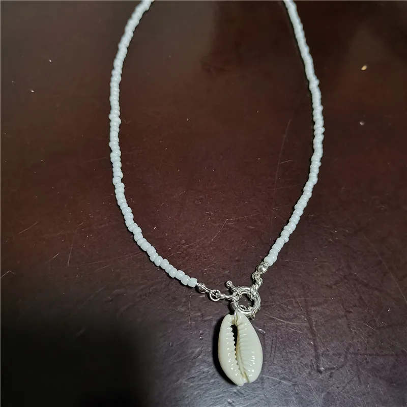 Fashion Colorful Bead Cowrie Shell Choker Necklace for Women Long Chain Pendant Necklace Gold Color Statement Collier Jewelry