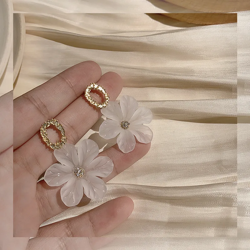

Summer Fairy Flower Earring Ladies Girls Women Cheap Geometirc Pure White Fresh Joker Resin Pride Jewelry Accessories Gift