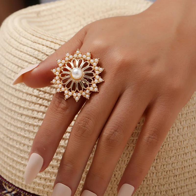 

New Fashion Retro French Style Hollow Out Pearl Gold Color Big Knuckle Rings For Women Jewelry Gifts Sunflower Wedding Rings