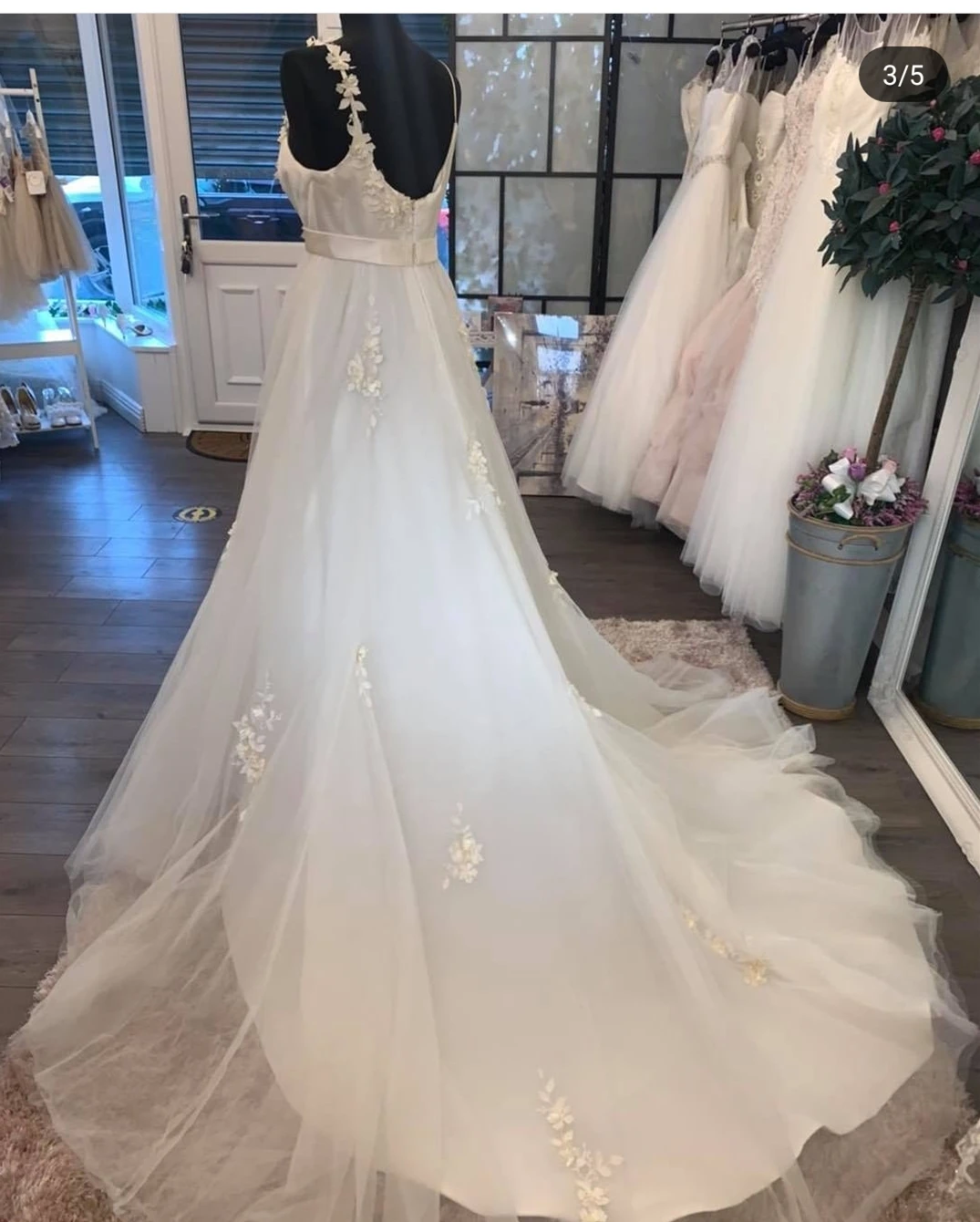 FOLOBE Tulle Bridal Wedding Dress Sling V-neck Lace Embroidery Thin Strap Bridal Gown with Belt Open Back Simple Court Dress