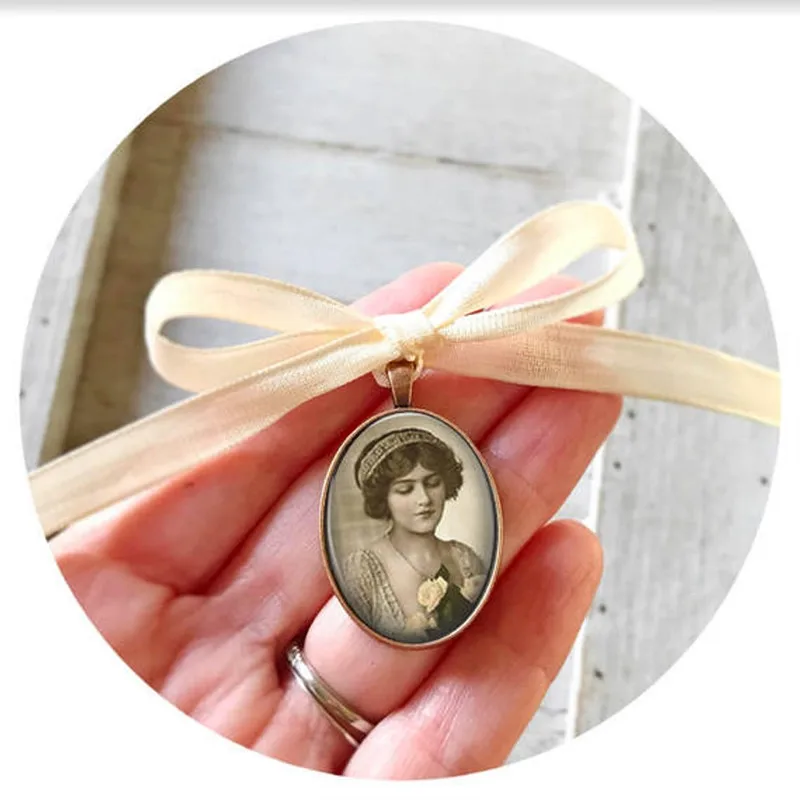 

Bouquet Charm, Bridal Bouquet Charm, Memorial Photo Charm, Oval Pendant, Custom picture & Wording, 1 to 4 charms, gift for bride