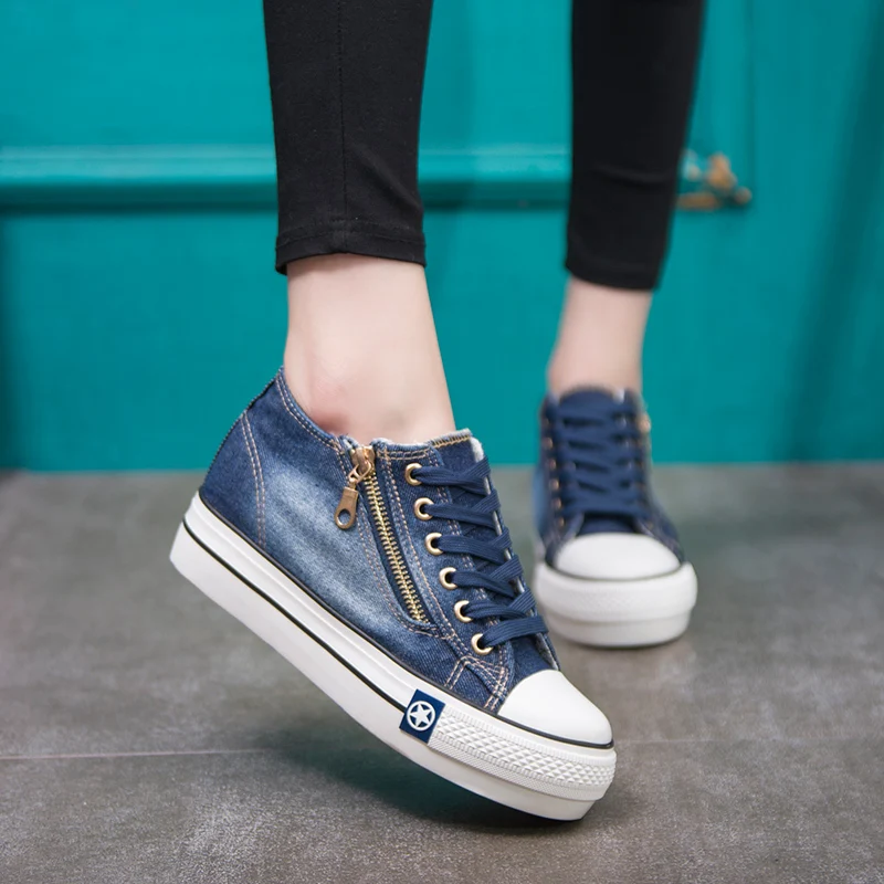 Модные кроссовки Женская джинсовая повседневная обувь визуально увеличивающая
