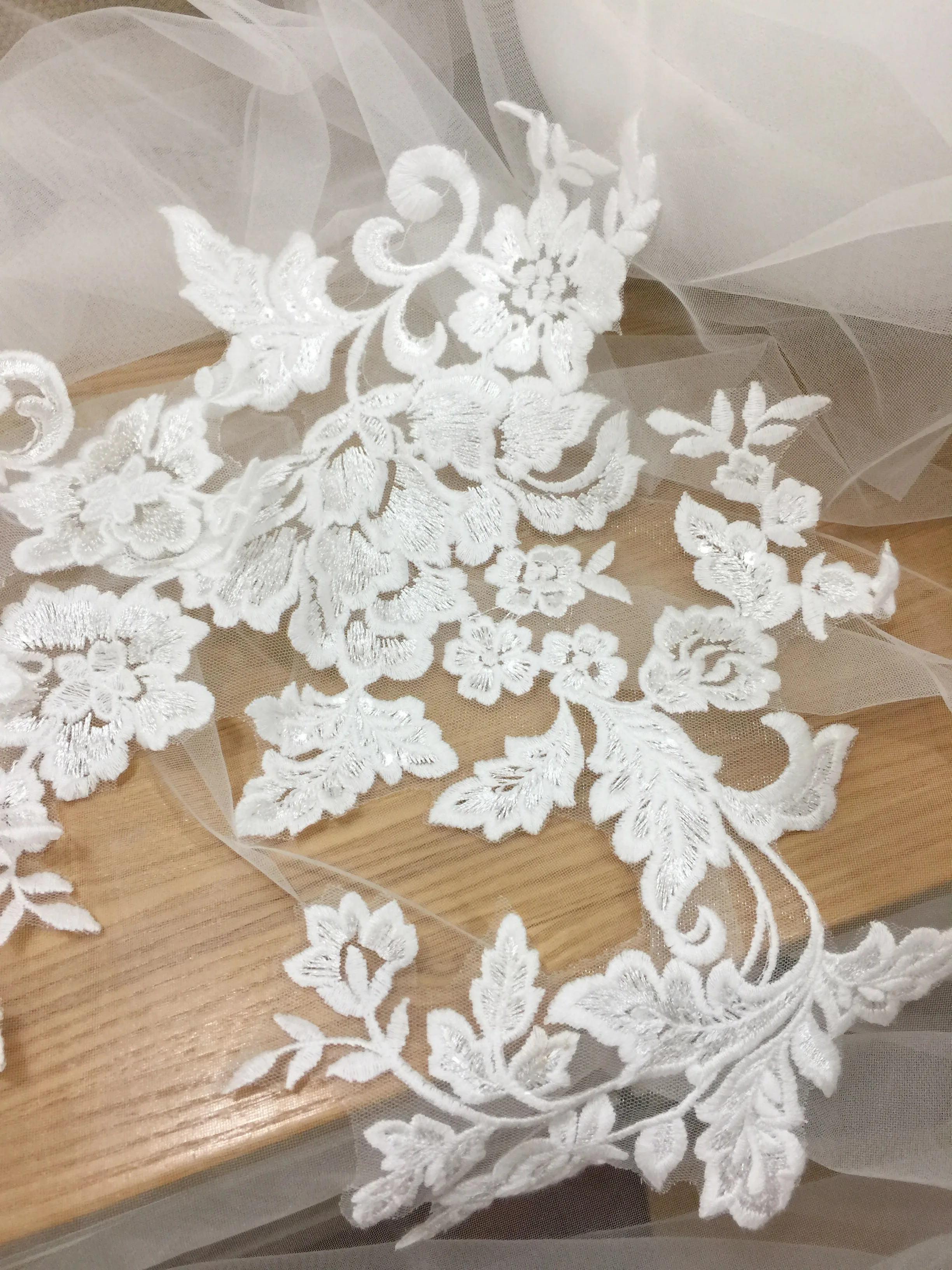lace applique wing motif appliues wedding dresses flowers | Свадьбы и торжества