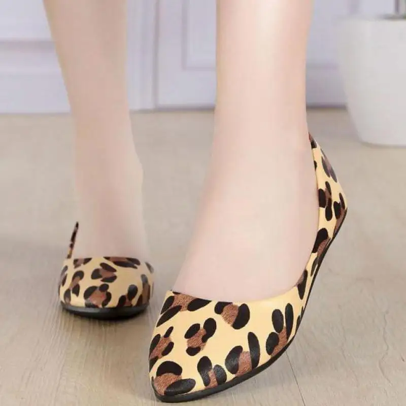 Женские туфли на плоской подошве с острым носком лоферы слипоны балетки обувь