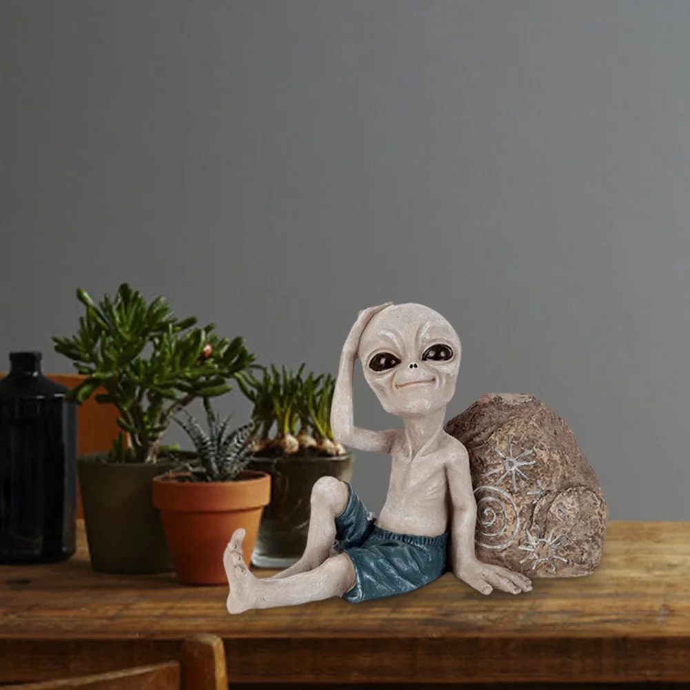 Статуэтка прикасающаяся к голове инопланетянина уличная домашняя из смолы для