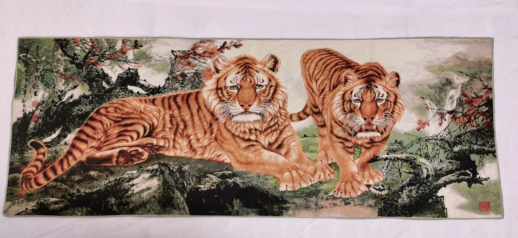 

Chinese Embroidery Silk Thangka " Tiger "Painting Mural Handicraft Household Decoration