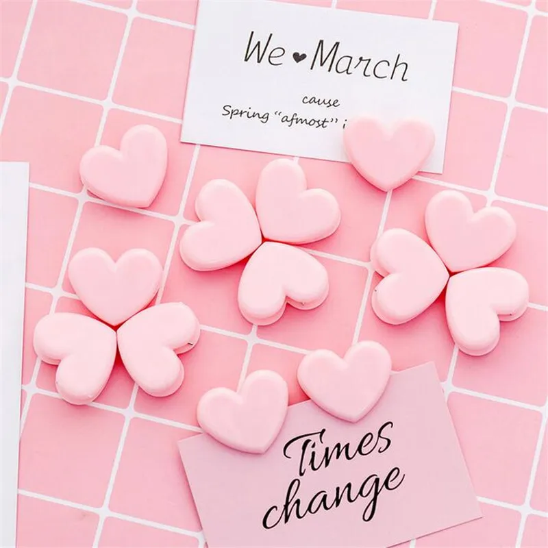 

YOUE SHONE 4pcs Cute girl heart pink love plastic clip storage clip Simple decoration daily book clip paper clip size2.5*3.2cm