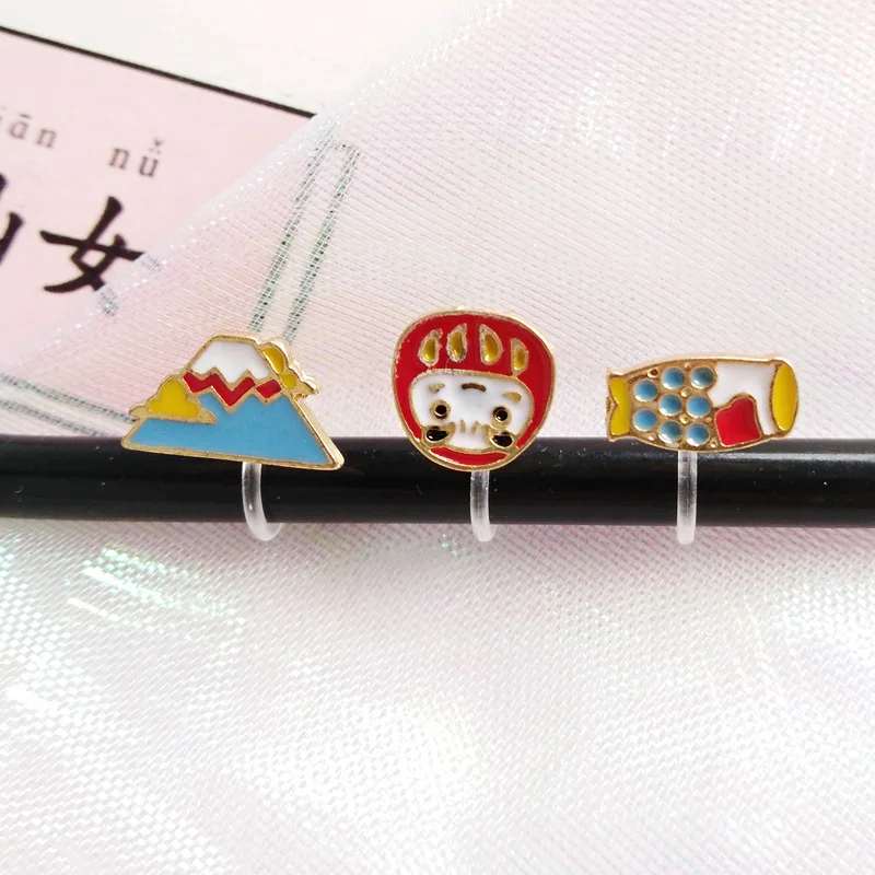 Женские серьги-гвоздики в японском стиле маленькие серьги со смайликом и