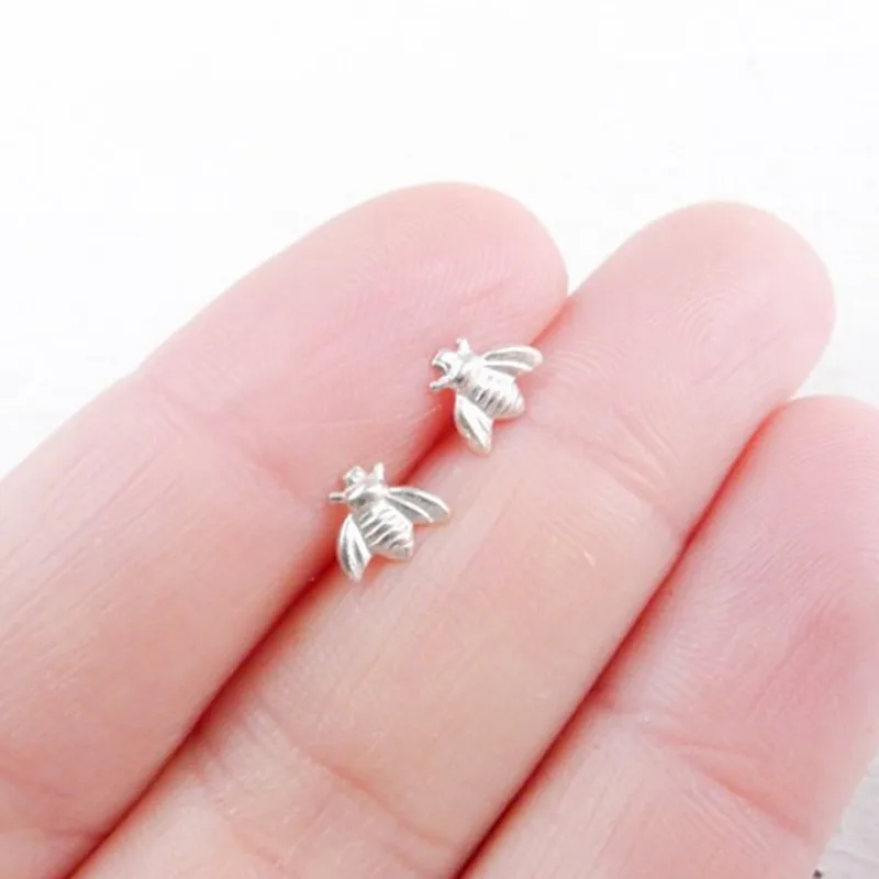 Европейские и американские маленькие серьги в форме пчелы инсектов для отправки