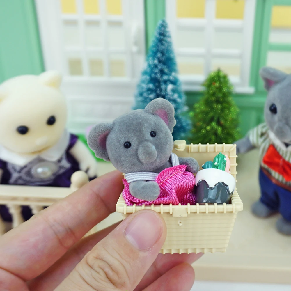 

New Forest Koala Family 1/12 Bakery DollHouse Accessory Miniatures Furniture Animal Florist Dolls Little House Toys For Girls