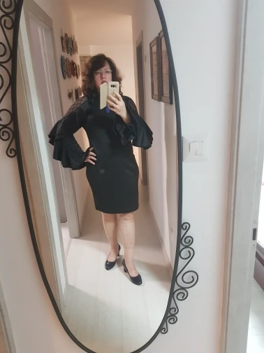 Женское облегающее платье Kinikiss черное офисное на молнии с рукавом воланами