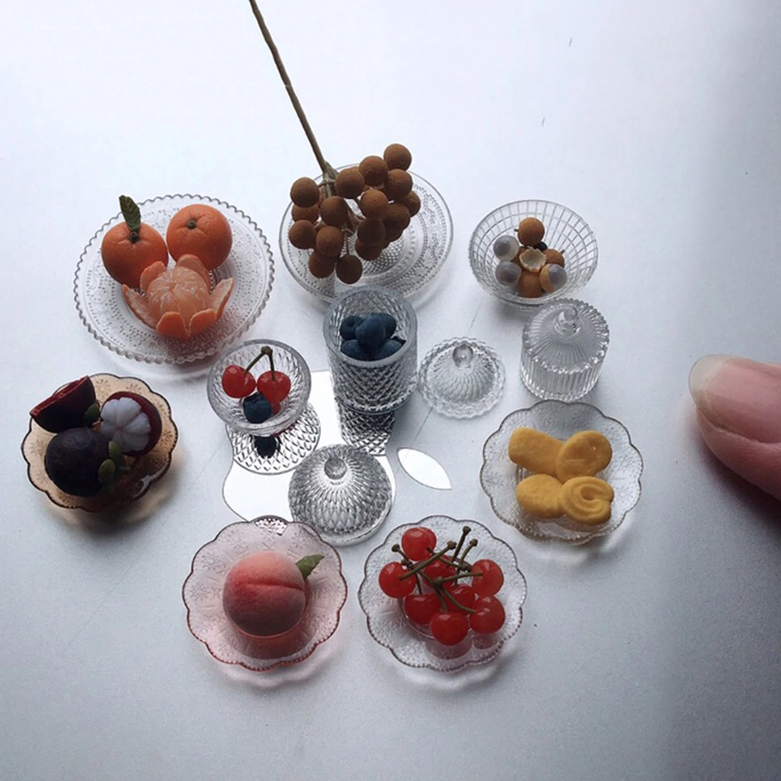 

Miniature Candy Glasses Bowls Set Dollhouse Tableware 1: 6 Scale