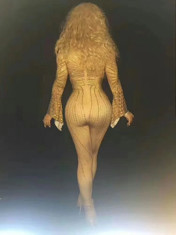 Соблазнительный сценический комбинезон с золотыми стразы телесного цвета со