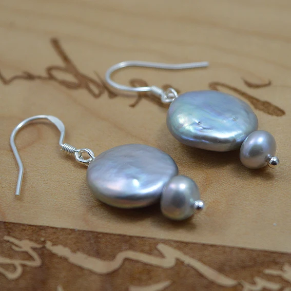 

Новинка; Уникальный дизайн, натуральный жемчуг, серьги из серебра и серый; Обувь на плоской подошве монета из натурального пресноводного же...