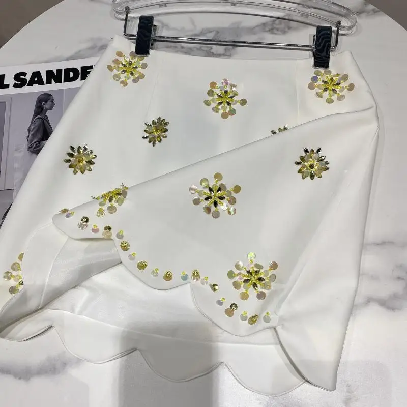 

2021 Summer Female New Mini Skirt Handmade Rhinestone Flower Beaded Sequins Hem Wave Slim Short A-line Skirt for Women