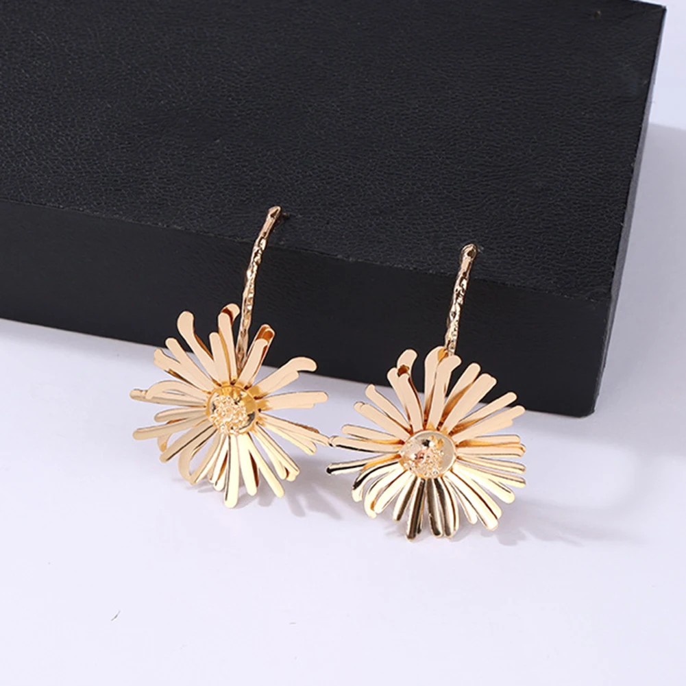 Vintage Women Earrings Daisy Flower Rhinestone Inlaid Pendant Stud Jewelry Gift New Woman's accesories | Украшения и