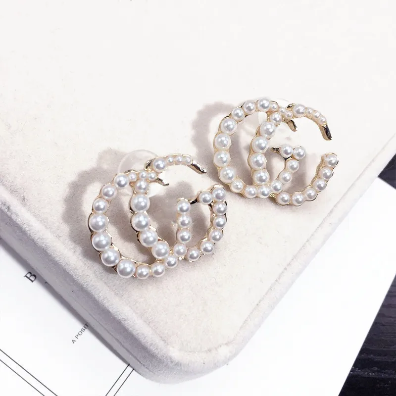 

2021 New Fashion Accessories Earrings Female Korean Personality Shiny Pearl Earrings Letter Trend Earrings New Earrings