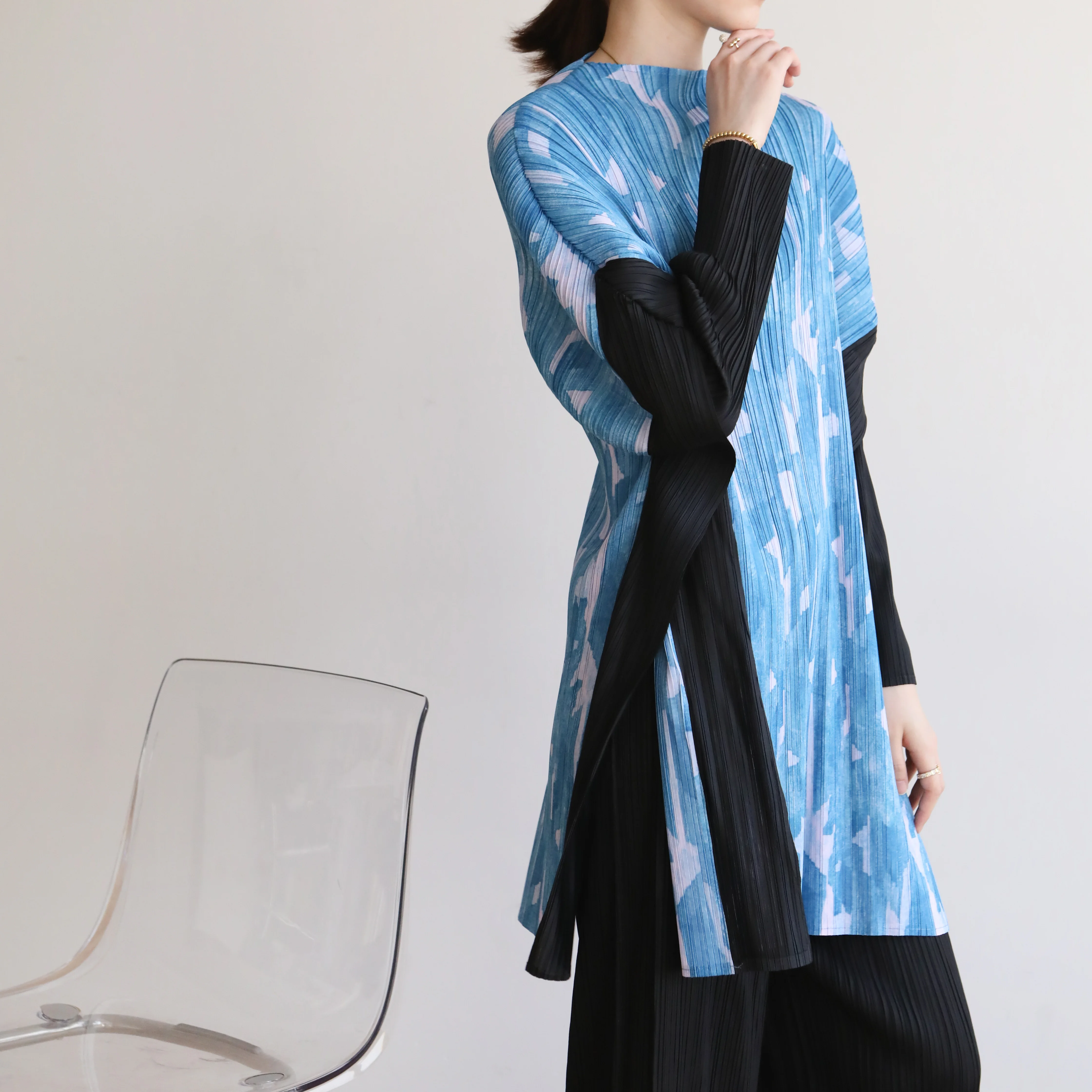 

2020 Issey Miyake Pleated Autumn/Spring Fashion Personality T-shirt large size loose medium length Pleats