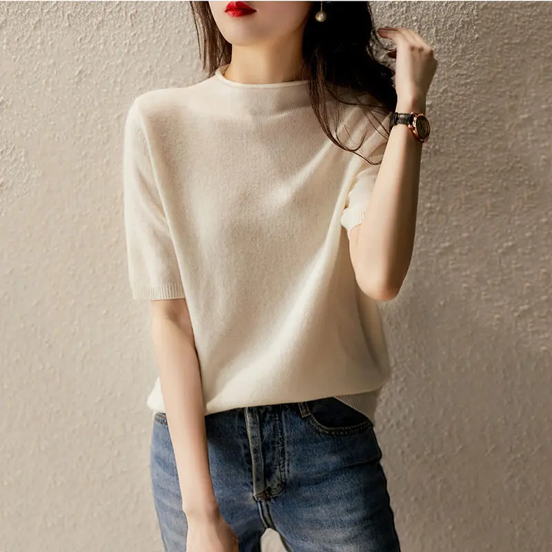

The new spring and summer hot style and a half high round collar T-shirt sleeves ice silk knit cuff base coat at five to cultiva