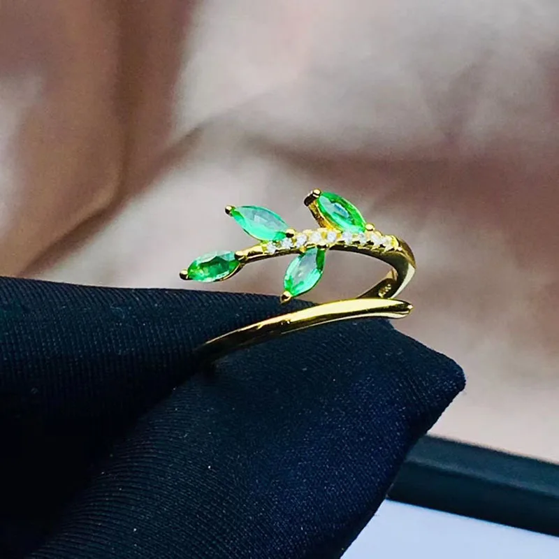 Простые элегантные изумрудные кольцо 18K желтое позолоченное с овальной вставкой