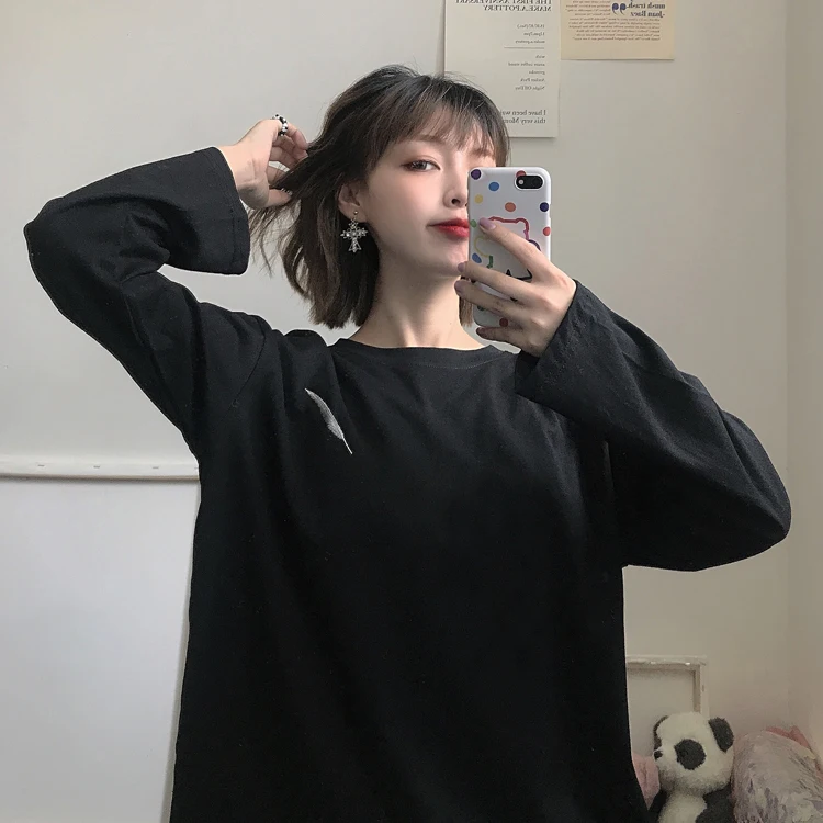 

YTX492 New Korean version of the net red loose and thin black and white shirt round neck embroidered long-sleeved T-shirt