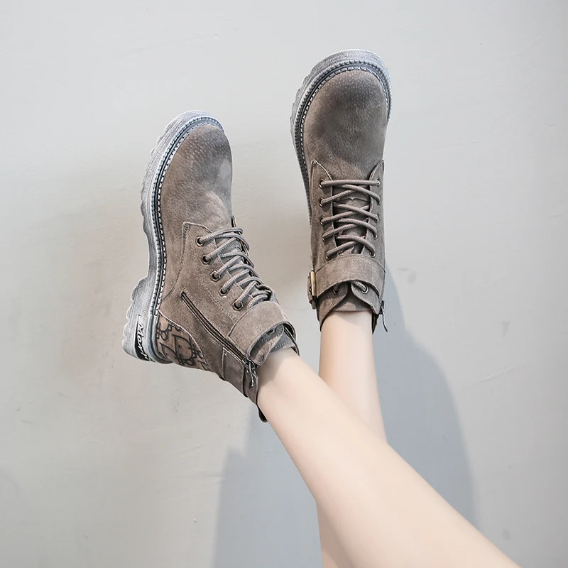 Красивые замшевые Ботинки martin с граффити Цвет черный серый женская обувь на