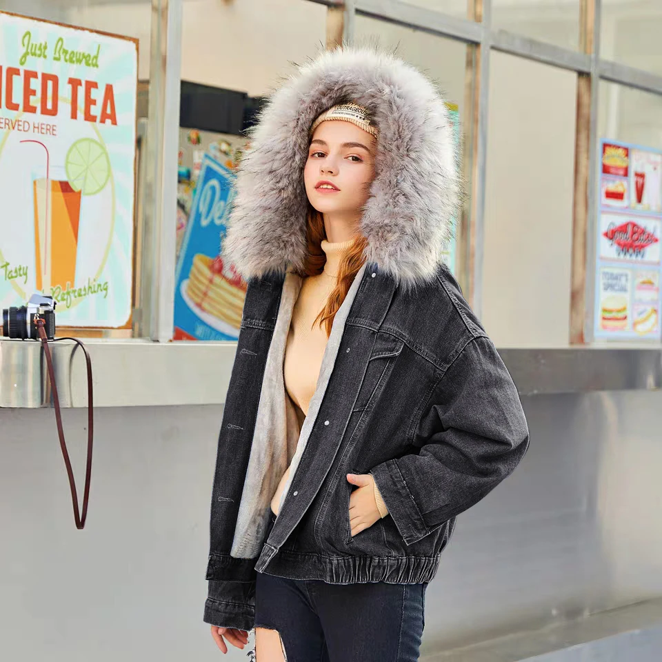 Женская зимняя джинсовая куртка модная синяя из искусственного меха кролика с