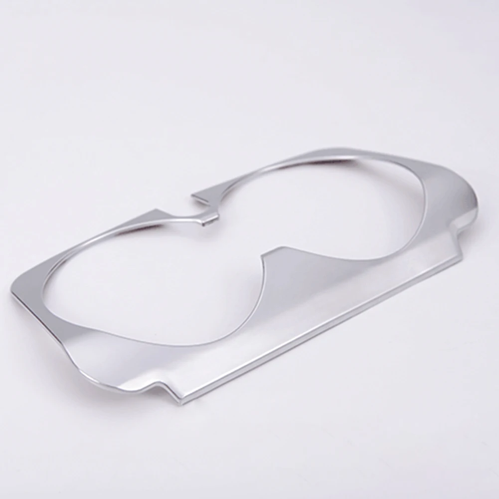 Часть центральной консоли элементы отделки автомобиля оболочка для бутылки