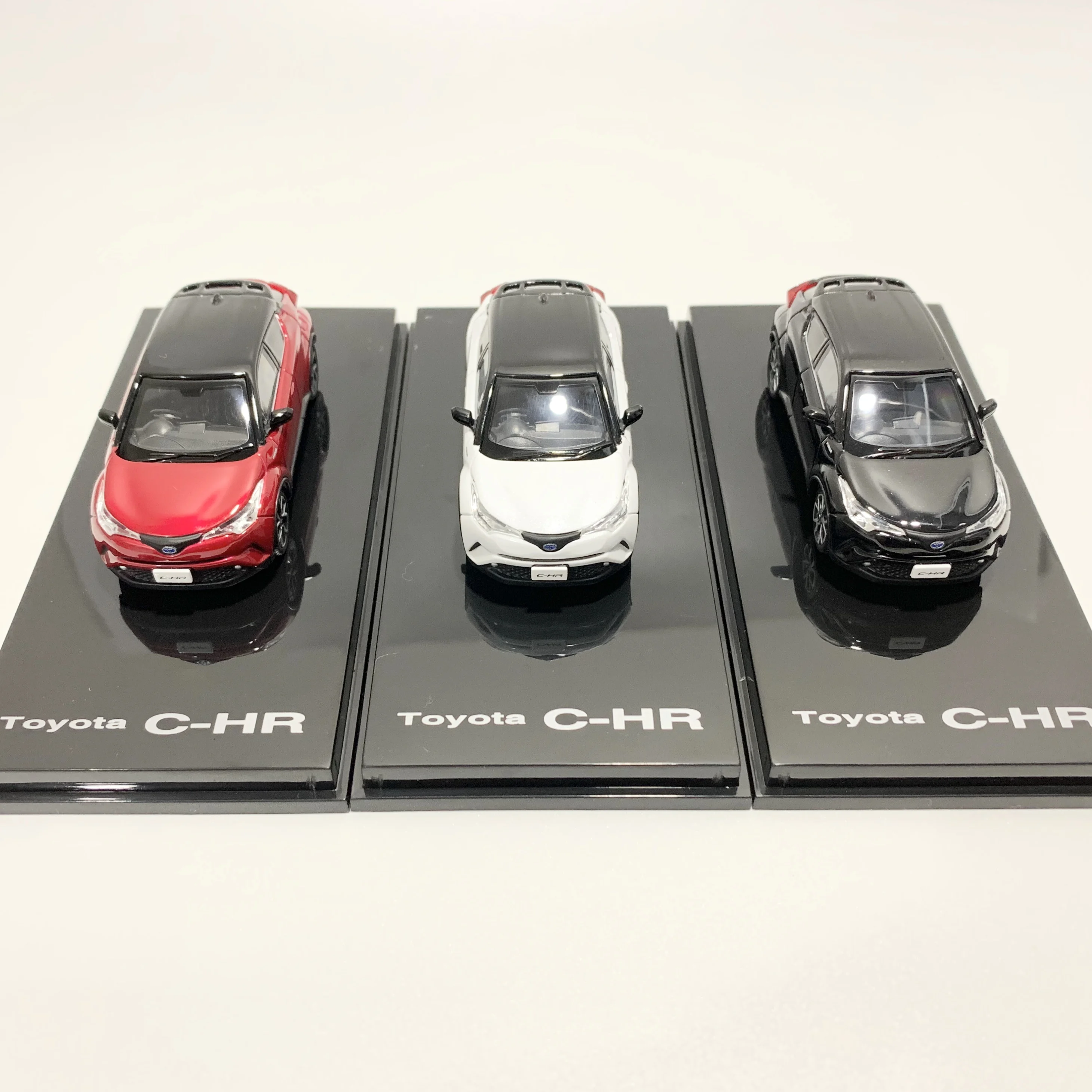 

Скорость GT 1:64, модель автомобиля Toyota C-HR SUV