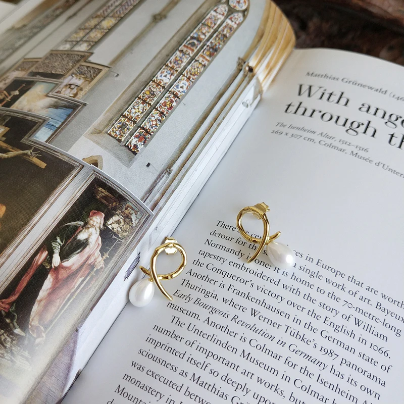 

SUPERAINBOW 925 Sterling Silver Irregular Knot Pearl Golden Stud Earrings for Women Minimalist Geometric Jewelry SR-E42