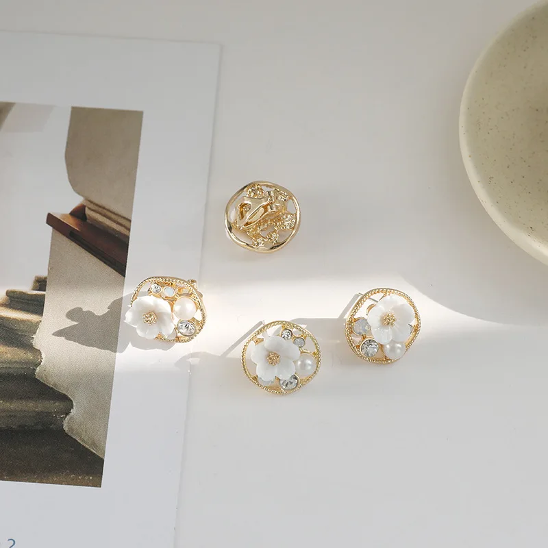 

Original 7Rings Vintage Fashion Style Golden Floral Shape 925 Piercing Stud Earrings and Ear Clips for Women Girlfriend Jewelry