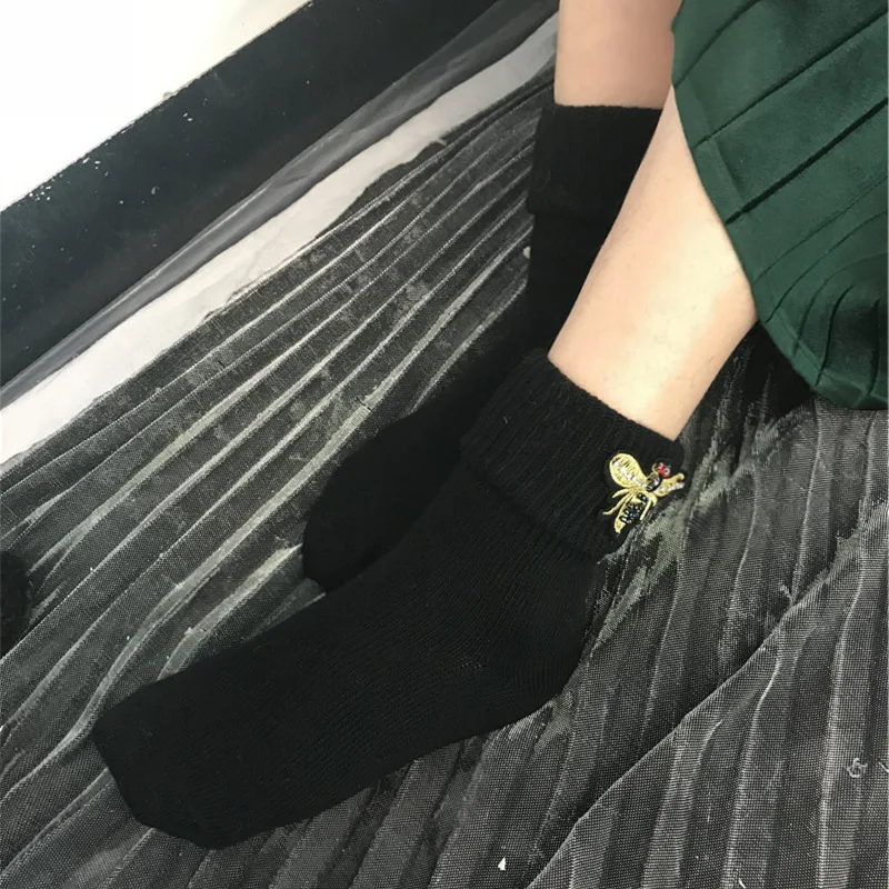 Новые женские носки осенние и зимние шерстяные ретро с вышивкой пчелы теплые |