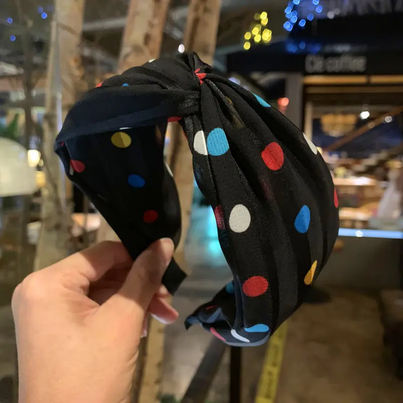 Новый 2019 красного цвета с надписями зелёную или красную полоску связать лентой