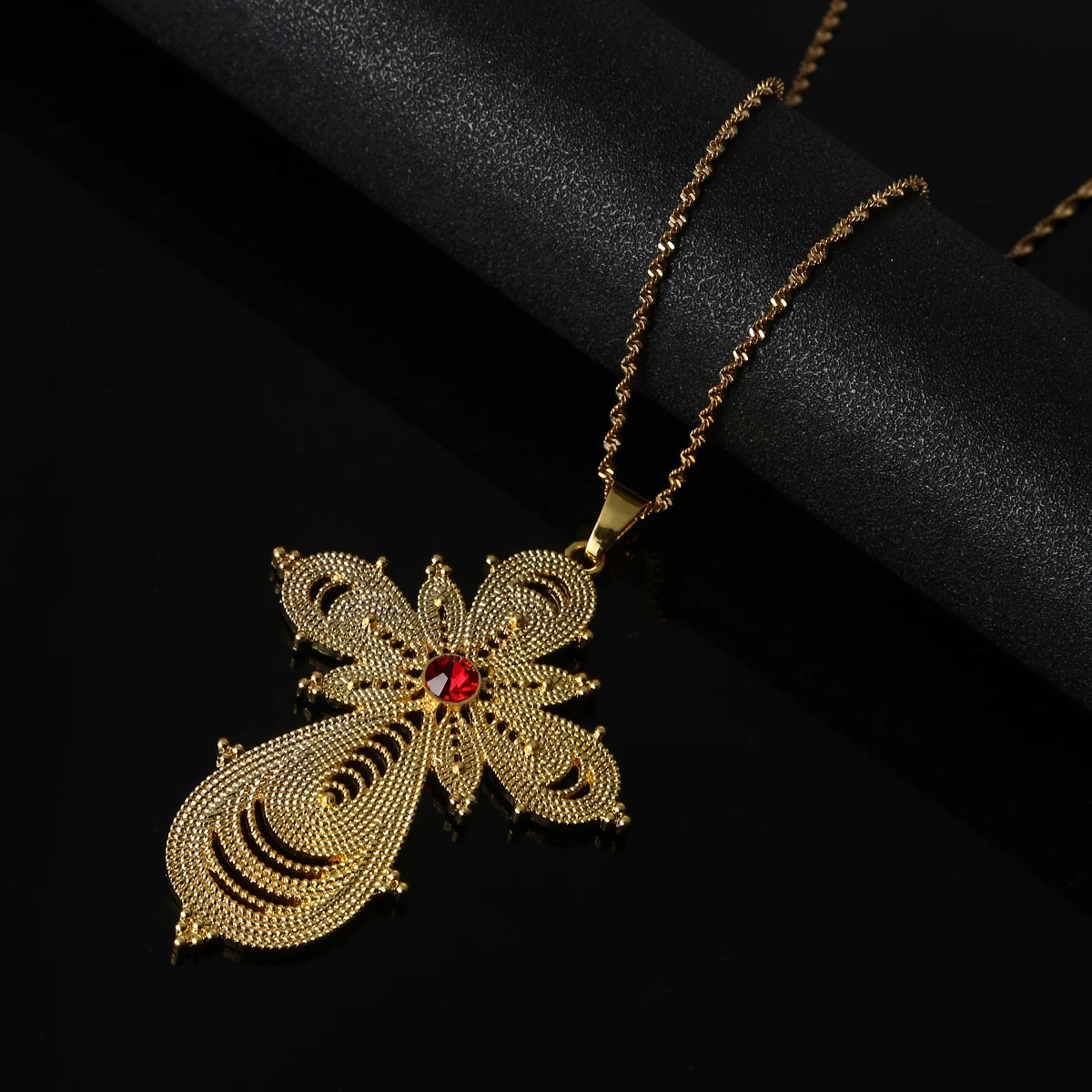 

Женское колье с эфиопским золотом и цирконом