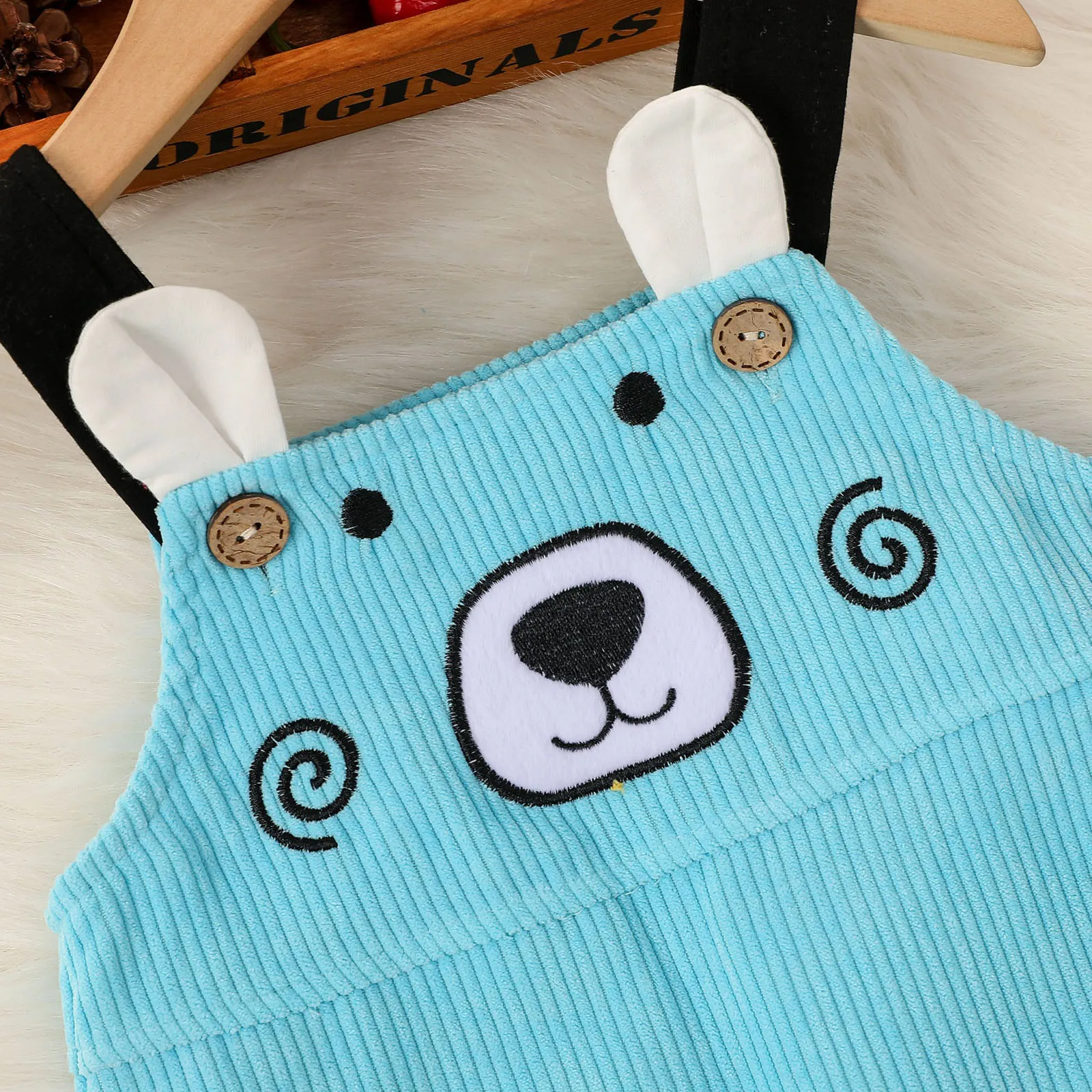 Детский комбинезон на бретелях с мультяшным рисунком без рукавов квадратным