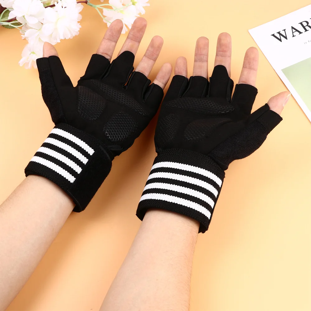 

1 Pair of Outdoor Strength Training Half Finger Wrist Bracers Palm Protective Sports Equipment for Weightli