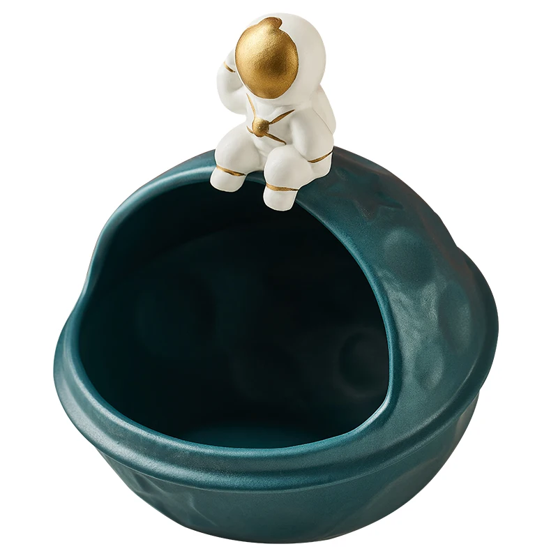 

Modern Resin Ashtray Storage Astronaut Ash Tray Gadgets Weed Cute Gift For Boyfriend Smoking Home Decoration Desk Accessories
