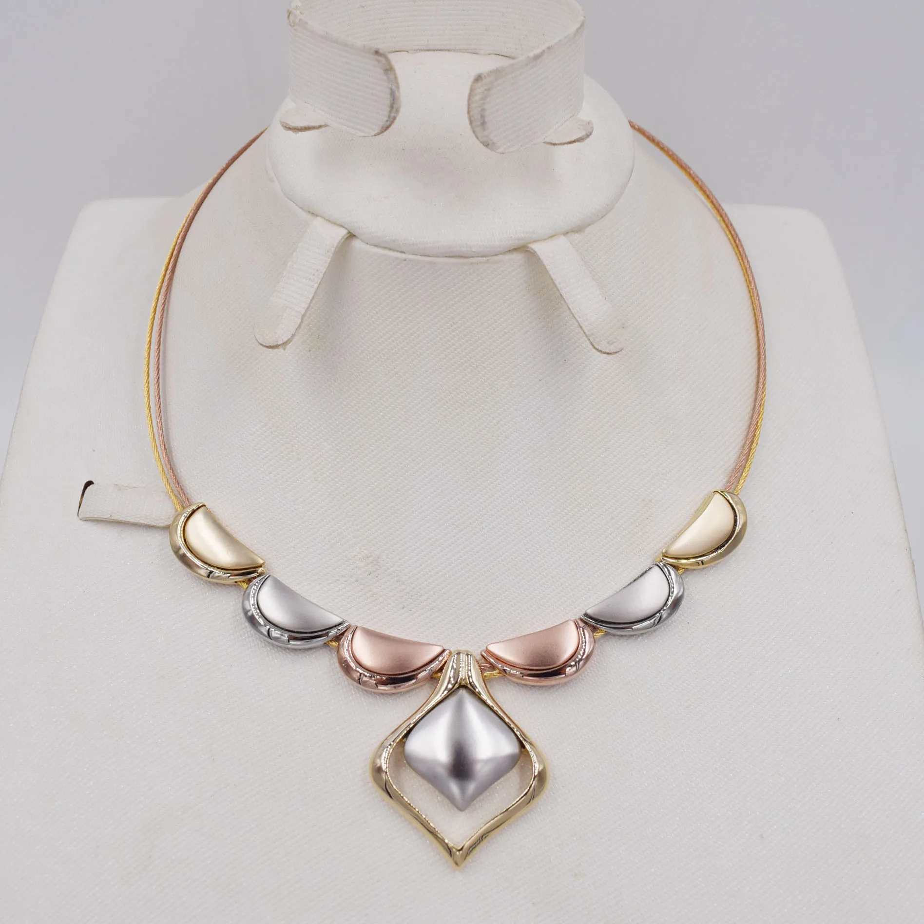 Комплект ювелирных украшений из бисера и | Украшения аксессуары