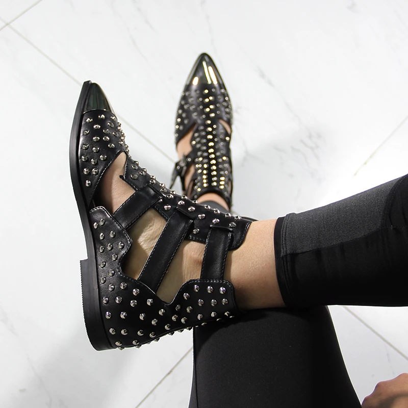 Женские ботинки с заклепками Черные ботильоны в стиле панк металлическим носком