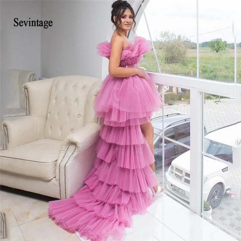 

Платье для выпускного вечера из фатина с рюшами, без бретелек